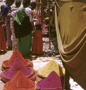 Couleurs du bon augure, marché de Mysore, sud de l’Inde © R. & S. Michaud / akg-images